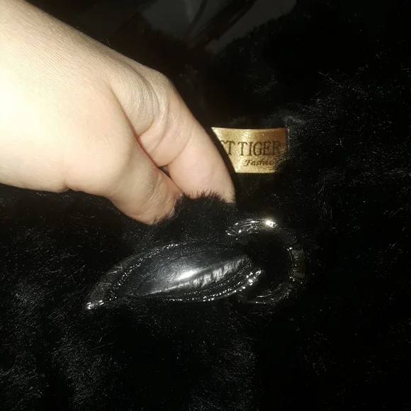 Vintage Black faux fur cape - Picture 3 of 5